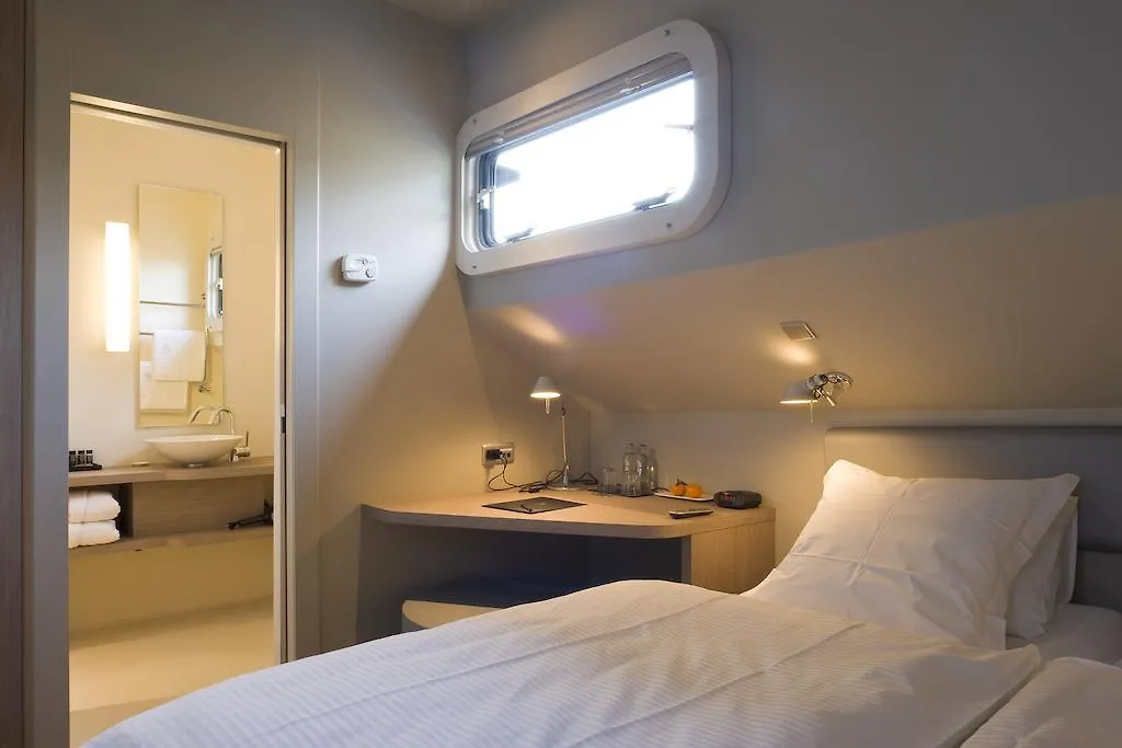 B&B Droomboot Oudenburg Bed & Breakfast
