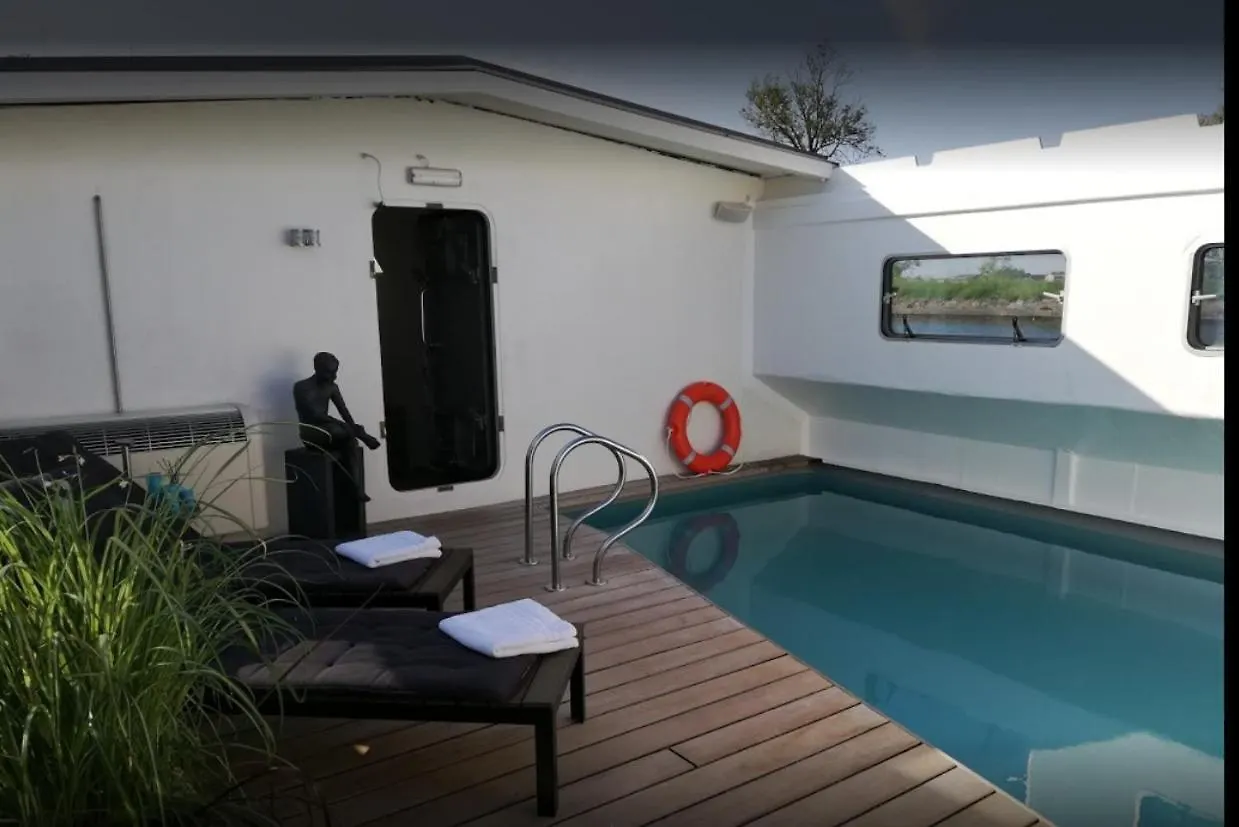 B&B Droomboot Oudenburg 4*,  Belgium